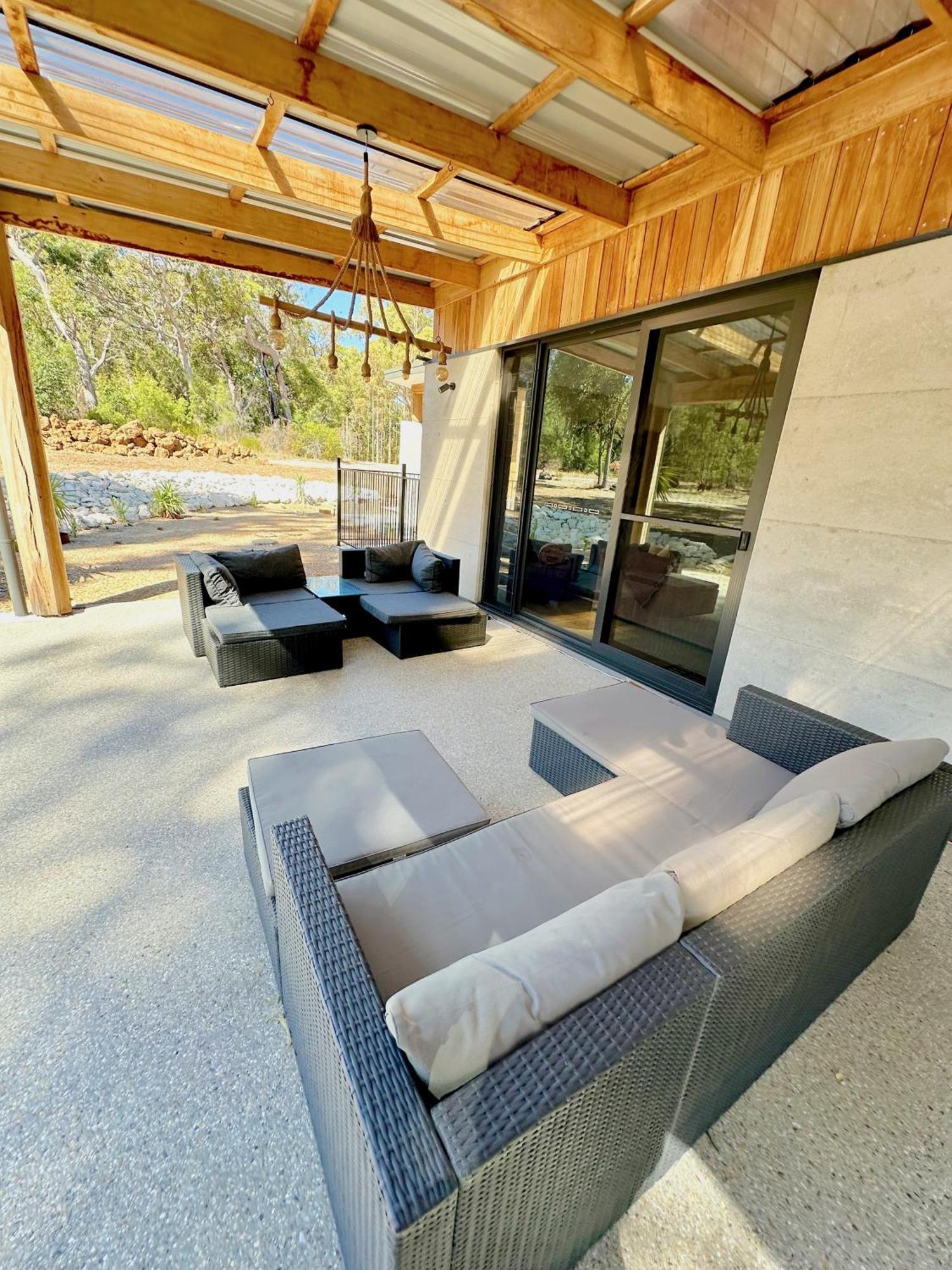 The House, 5 Mins To Holiday home Yallingup