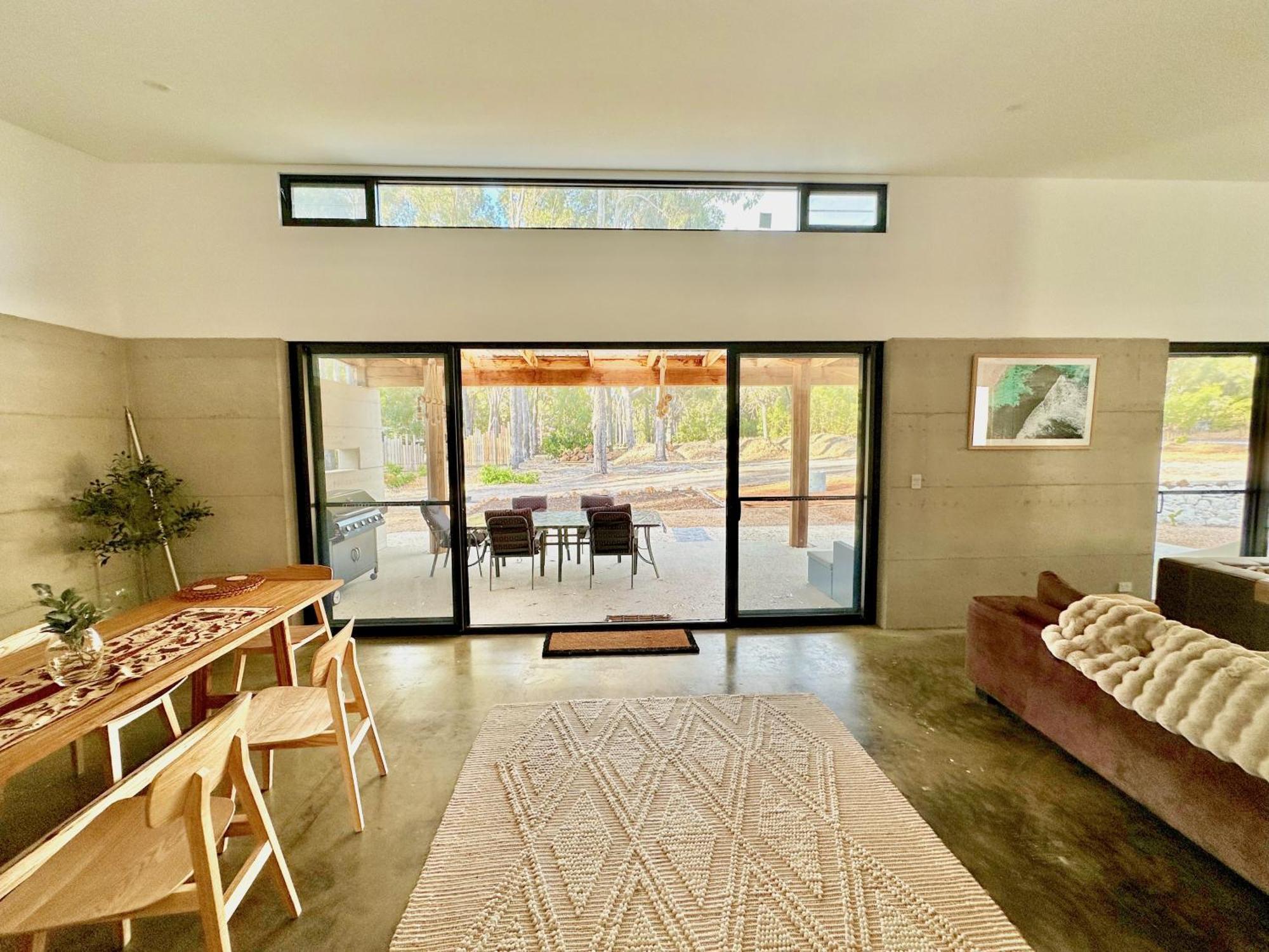 The House, 5 Mins To Yallingup