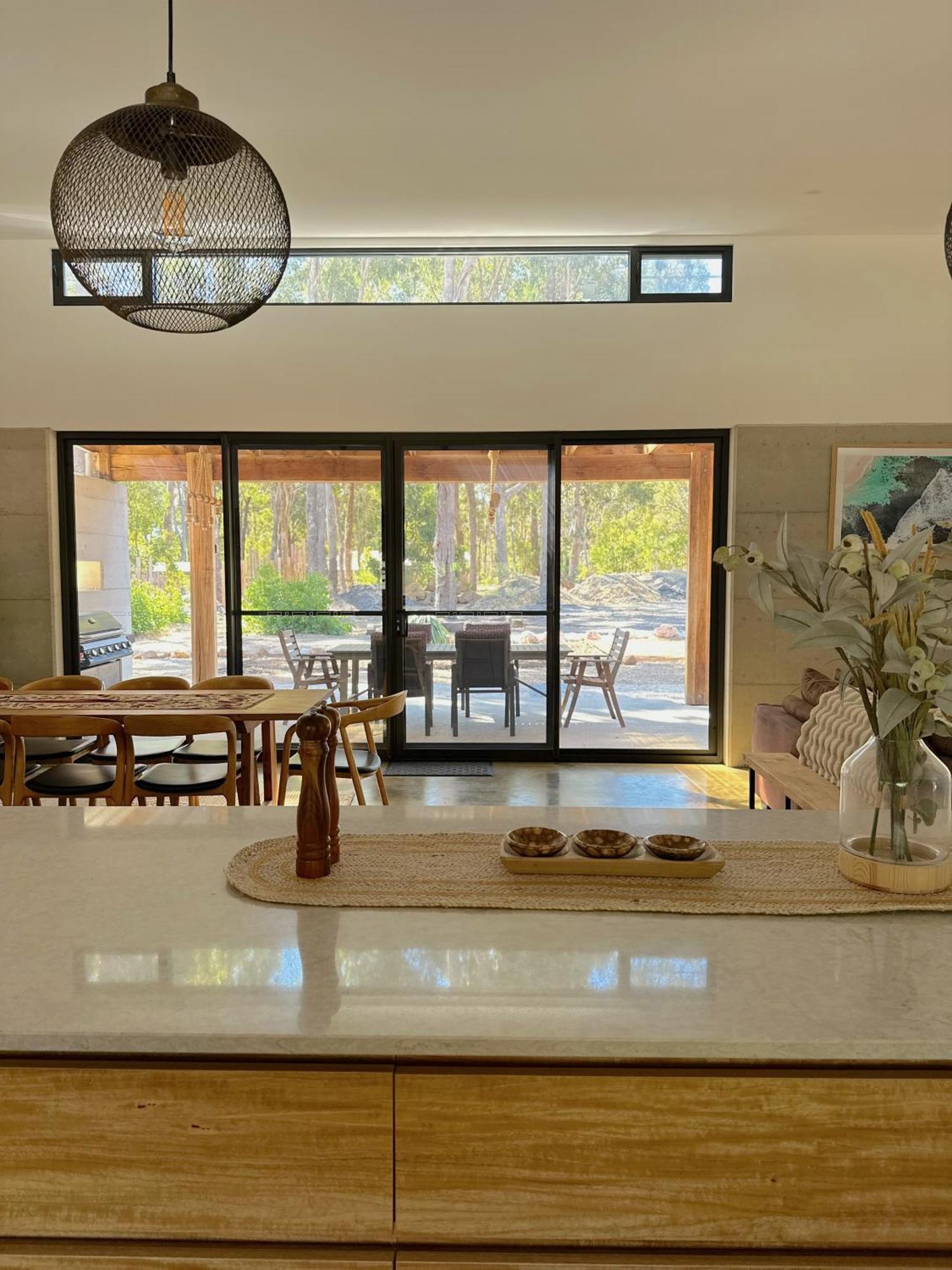 The House, 5 Mins To Holiday home *